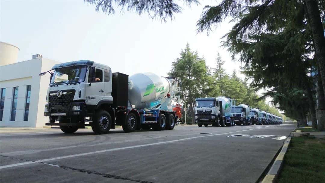 馭風(fēng)而行，中集車輛15臺(tái)新能源攪拌車駛?cè)牒保L就荊楚生態(tài)長卷
